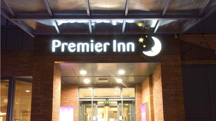 Premier Inn Chester City Centre Exterior