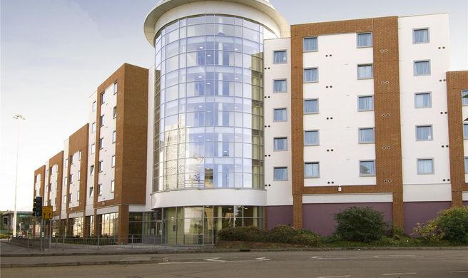 Premier Inn Reading Central Exterior