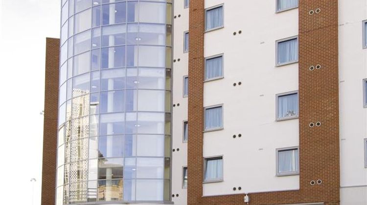 Premier Inn Reading Central Exterior
