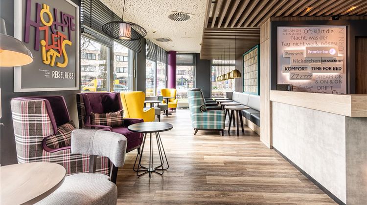 Premier Inn Muenchen Messe Lobby