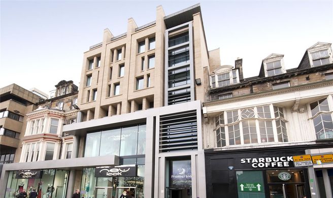 Premier Inn Edinburgh Princes Street Exterior