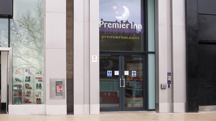 Premier Inn Edinburgh Princes Street Exterior
