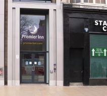 Premier Inn Edinburgh Princes Street Exterior