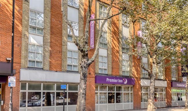 Premier Inn London Tower Bridge Exterior