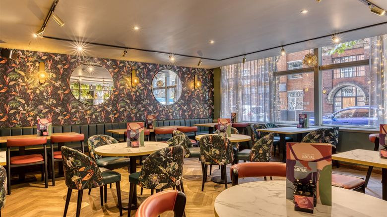 <b>Premier Inn London Tower Bridge Restaurant</b>. Images powered by <a href="https://iceportal.shijigroup.com/" title="IcePortal" target="_blank">IcePortal</a>.