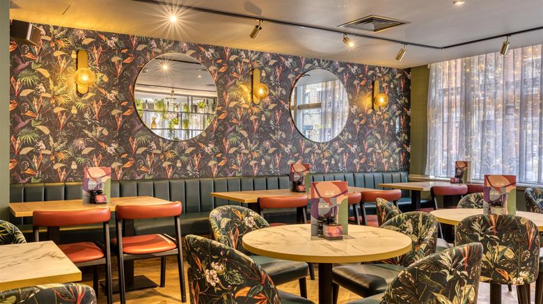 <b>Premier Inn London Tower Bridge Restaurant</b>. Images powered by <a href="https://iceportal.shijigroup.com/" title="IcePortal" target="_blank">IcePortal</a>.