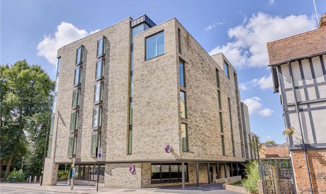 Premier Inn Oxford City Centre Exterior