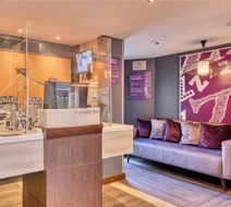 Premier Inn Oxford City Centre Lobby