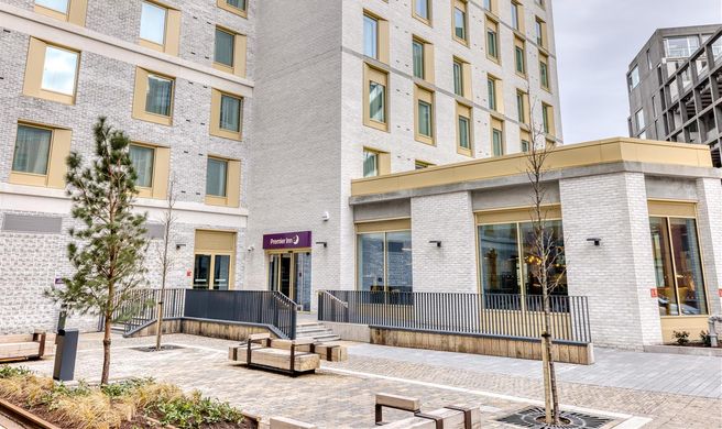 Premier Inn Dublin - North Docklands Exterior