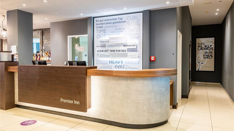 Premier Inn Frankfurt City Centre Lobby