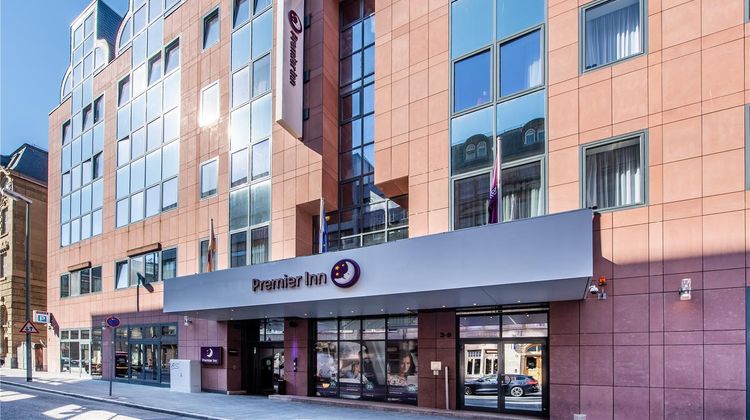 Premier Inn Frankfurt City Centre Exterior