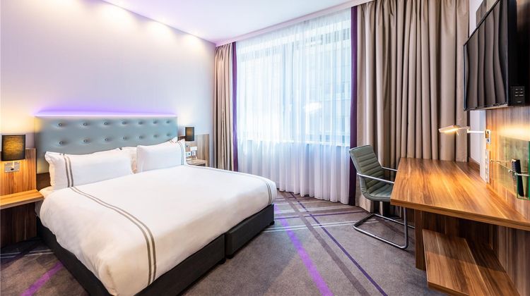 Premier Inn Frankfurt City Centre Room