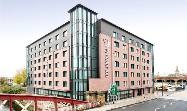 Premier Inn Manchester Salford Central Exterior