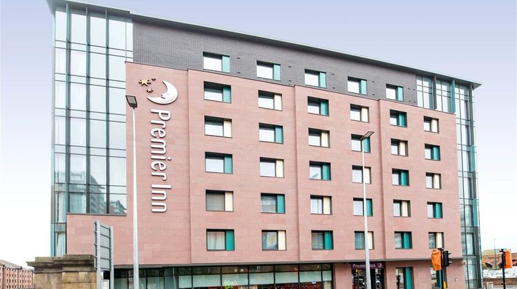 Premier Inn Manchester Salford Central Exterior