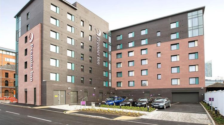 Premier Inn Manchester Salford Central Exterior