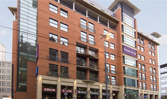 Premier Inn Manchester Central Exterior