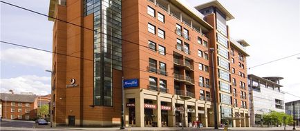 Premier Inn Manchester Central Exterior