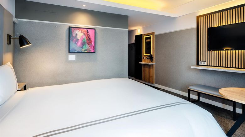 <b>Premier Inn Heilbronn City Centre Room</b>. Images powered by <a href="https://iceportal.shijigroup.com/" title="IcePortal" target="_blank">IcePortal</a>.