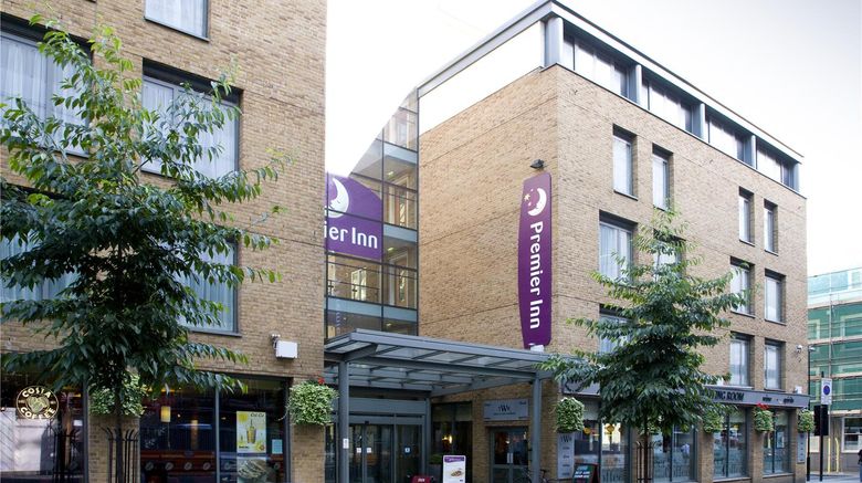 <b>Premier Inn London King's Cross Exterior</b>. Images powered by <a href="https://iceportal.shijigroup.com/" title="IcePortal" target="_blank">IcePortal</a>.