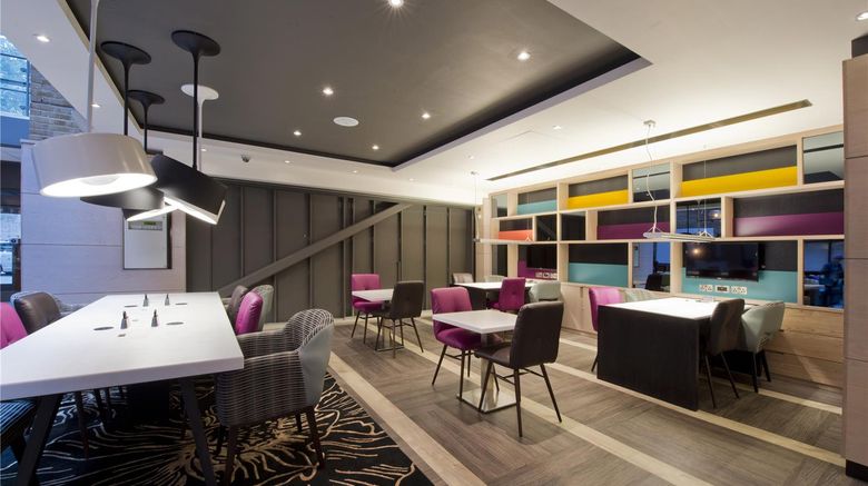 <b>Premier Inn London King's Cross Restaurant</b>. Images powered by <a href="https://iceportal.shijigroup.com/" title="IcePortal" target="_blank">IcePortal</a>.