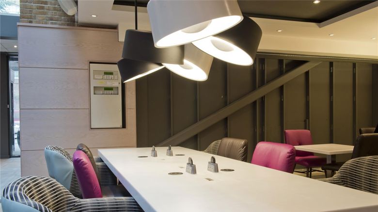 <b>Premier Inn London King's Cross Restaurant</b>. Images powered by <a href="https://iceportal.shijigroup.com/" title="IcePortal" target="_blank">IcePortal</a>.