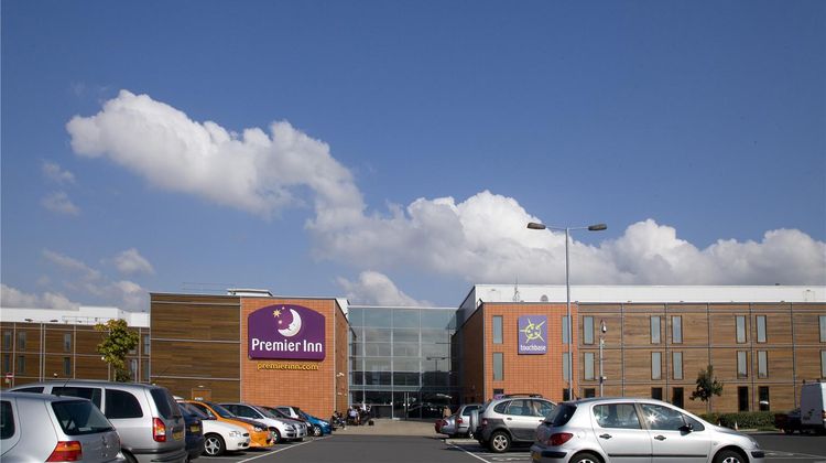 Premier Inn London Heathrow A. (Bath Rd) Exterior