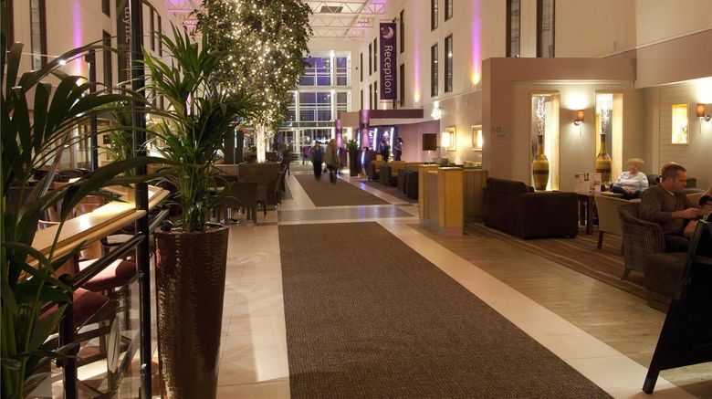 <b>Premier Inn London Heathrow A. (Bath Rd) Lobby</b>. Images powered by <a href="https://iceportal.shijigroup.com/" title="IcePortal" target="_blank">IcePortal</a>.