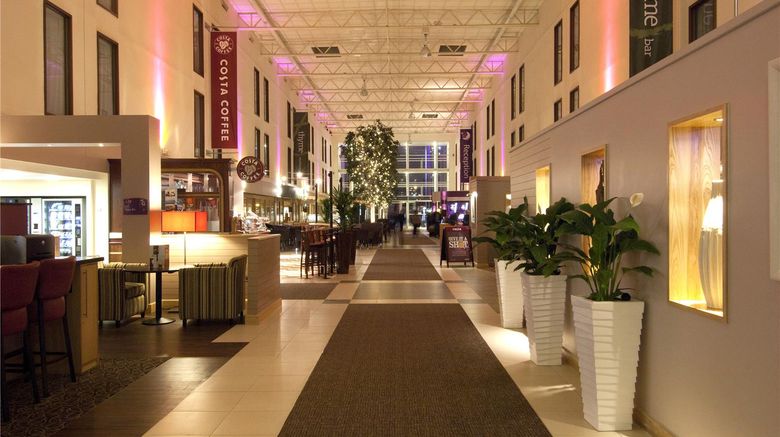 <b>Premier Inn London Heathrow A. (Bath Rd) Lobby</b>. Images powered by <a href="https://iceportal.shijigroup.com/" title="IcePortal" target="_blank">IcePortal</a>.