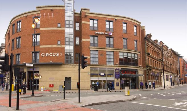 Premier Inn Manchester C C (Portland St) Exterior