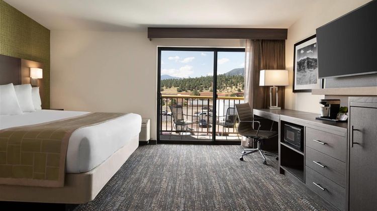 Days Inn & Suites by Wyndham East Flagst Suite