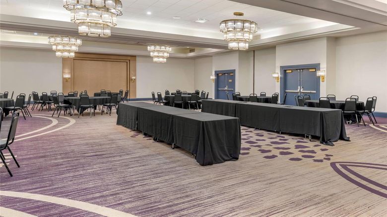 <b>Comfort Inn Brooklyn Center Meeting</b>. Images powered by <a href="https://iceportal.shijigroup.com/" title="IcePortal" target="_blank">IcePortal</a>.