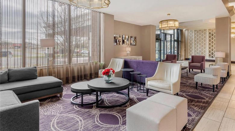 <b>Comfort Inn Brooklyn Center Lobby</b>. Images powered by <a href="https://iceportal.shijigroup.com/" title="IcePortal" target="_blank">IcePortal</a>.