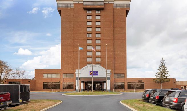 Comfort Inn Brooklyn Center Exterior