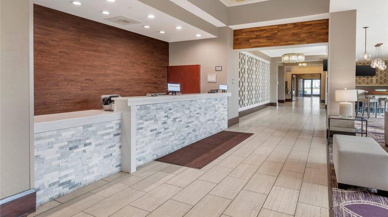 <b>Comfort Inn Brooklyn Center Lobby</b>. Images powered by <a href="https://iceportal.shijigroup.com/" title="IcePortal" target="_blank">IcePortal</a>.