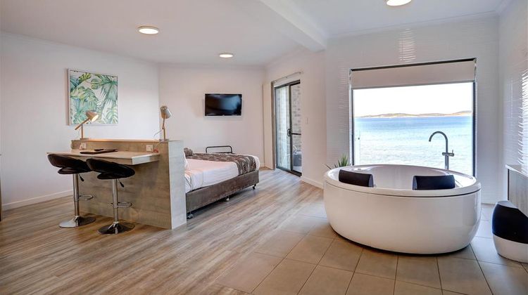 Limani Motel Port Lincoln Suite