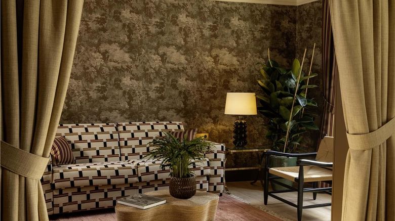<b>Prince de Conde Suite</b>. Images powered by <a href="https://iceportal.shijigroup.com/" title="IcePortal" target="_blank">IcePortal</a>.