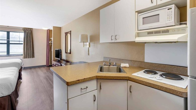 <b>Suburban Studios Exton Room</b>. Images powered by <a href="https://iceportal.shijigroup.com/" title="IcePortal" target="_blank">IcePortal</a>.