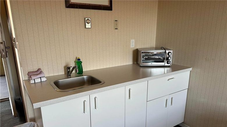 <b>Travelodge by Wyndham Chetwynd Room</b>. Images powered by <a href="https://iceportal.shijigroup.com/" title="IcePortal" target="_blank">IcePortal</a>.