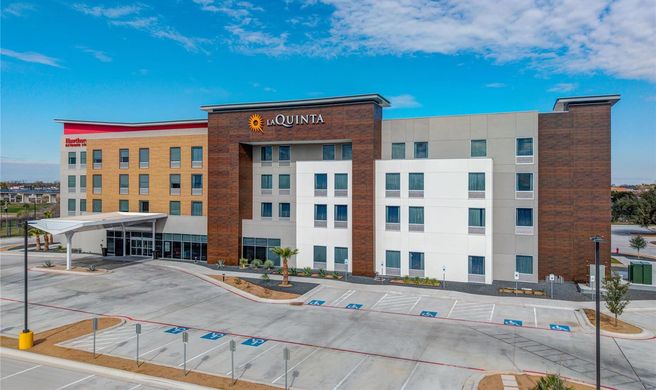 La Quinta Inn & Suites Eagle Pass Exterior