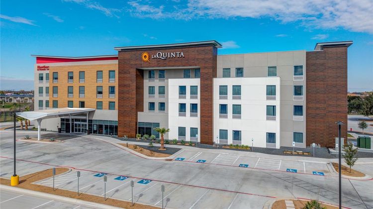 La Quinta Inn & Suites by Wyndham Eagle Exterior