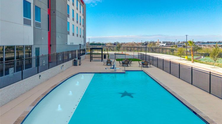 La Quinta Inn & Suites by Wyndham Eagle Pool
