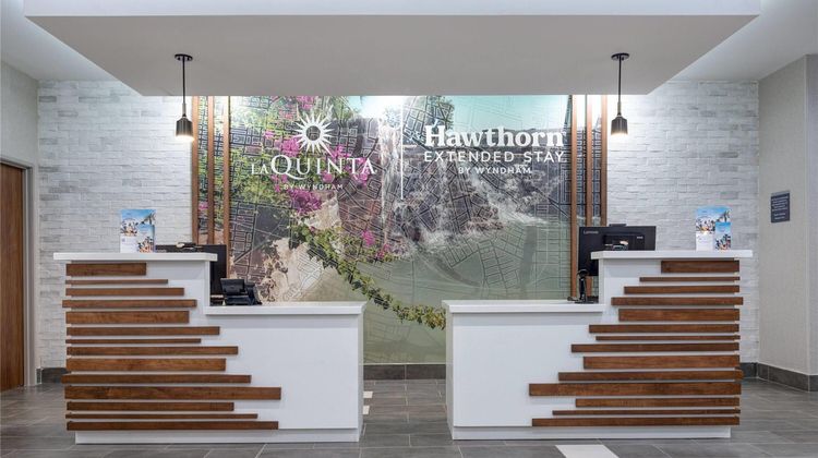 La Quinta Inn & Suites by Wyndham Eagle Lobby