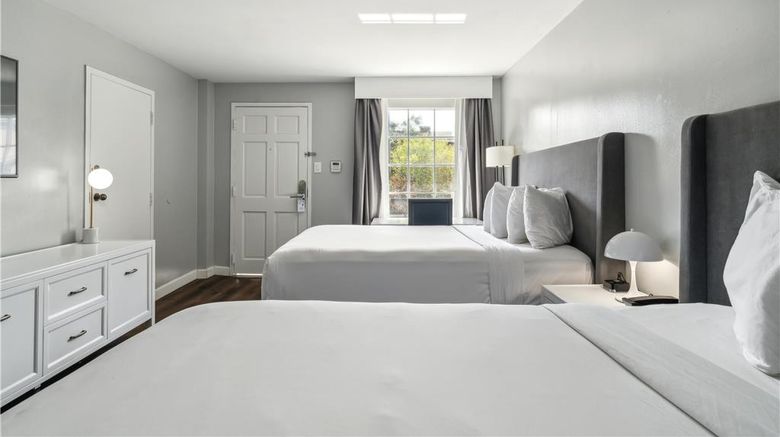 <b>Maison St Charles Room</b>. Images powered by <a href="https://iceportal.shijigroup.com/" title="IcePortal" target="_blank">IcePortal</a>.