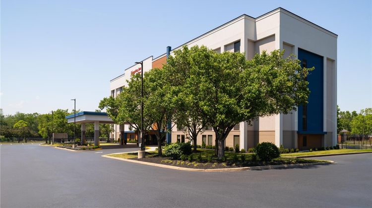 Hampton Inn Philadelphia Intl Airport Exterior