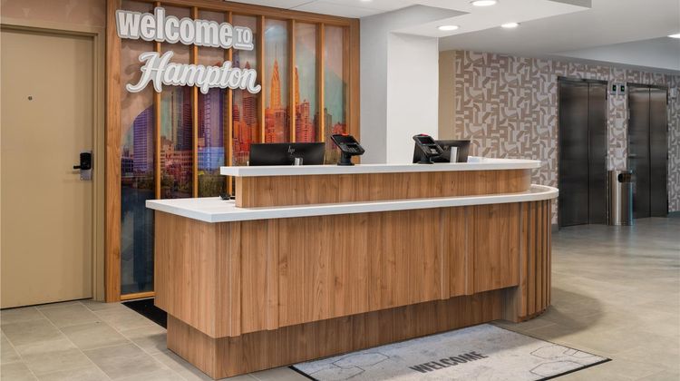 Hampton Inn Philadelphia Intl Airport Lobby