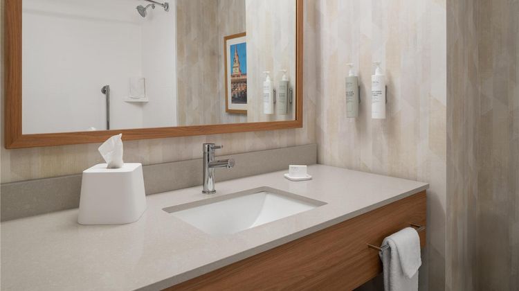 Hampton Inn Philadelphia Intl Airport Room