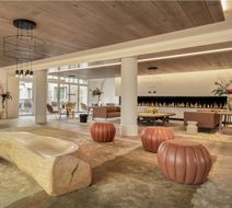 Le Grand Pavillon Chantilly Lobby