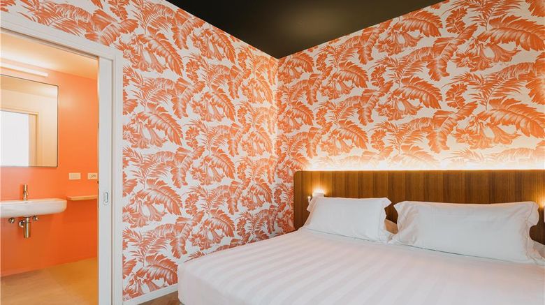 <b>Collini Rooms, WorldHotels Crafted Suite</b>. Images powered by <a href="https://iceportal.shijigroup.com/" title="IcePortal" target="_blank">IcePortal</a>.
