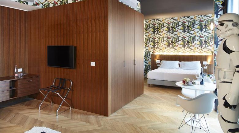 <b>Collini Rooms, WorldHotels Crafted Suite</b>. Images powered by <a href="https://iceportal.shijigroup.com/" title="IcePortal" target="_blank">IcePortal</a>.