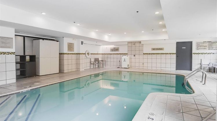 Country Inn & Suites Savannah Southside Pool